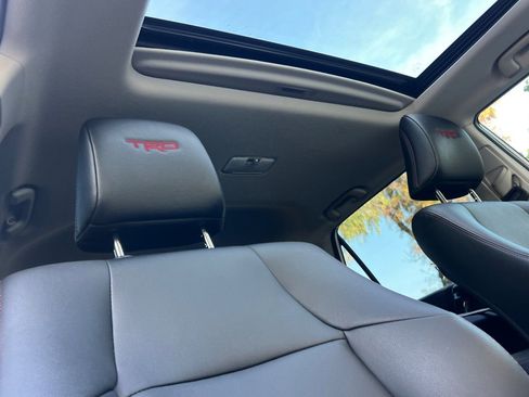 Used 2022 Toyota 4Runner TRD Off-Road Premium w/ Moonroof Package AWD/4WD image 17