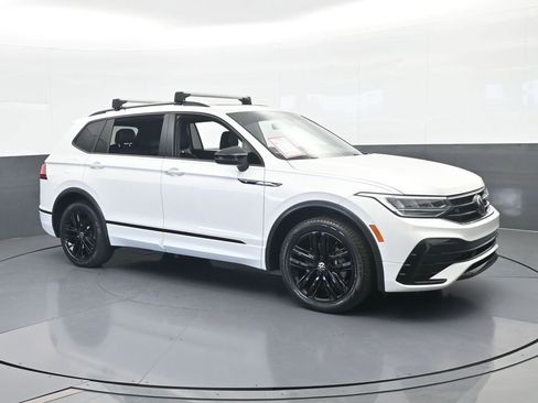 Used 2022 Volkswagen Tiguan SE R-Line image 8