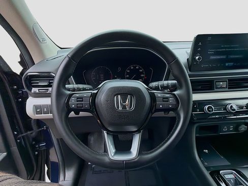 Certified 2024 Honda Pilot Touring image 10