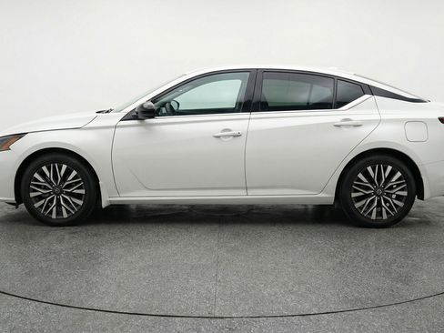Used 2025 Nissan Altima 2.5 SV FWD image 5