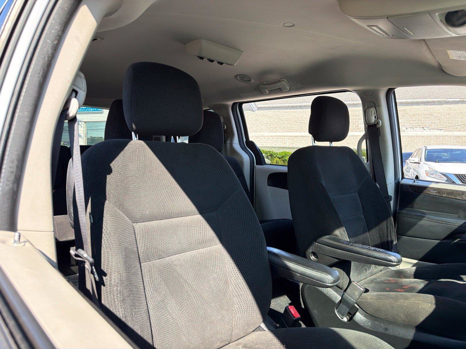 Used 2017 Dodge Grand Caravan SE w/ Power Window Group FWD image 12