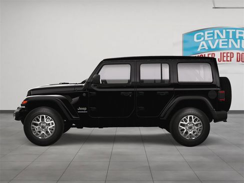 Used 2025 Jeep Wrangler Sahara image 3