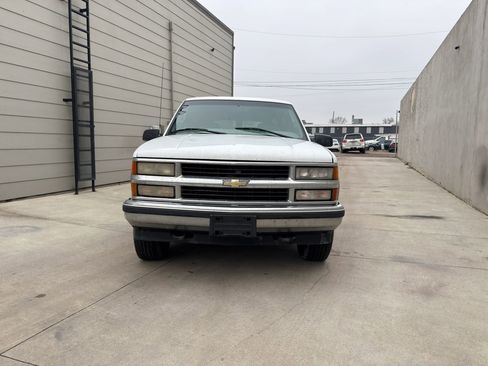 Used 1999 Chevrolet Suburban 4WD w/ Preferred Equipment Group 3 image 2