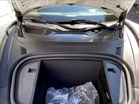 Certified 2024 Porsche Taycan image 15