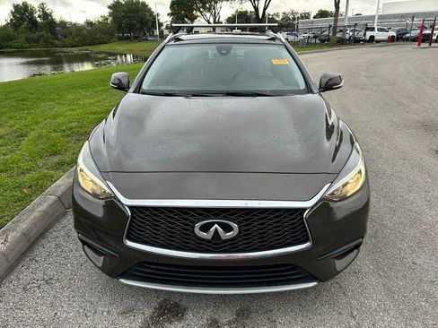 Used 2017 INFINITI QX30 Premium w/ Navigation Package FWD image 9