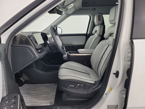 Used 2024 Rivian R1S Adventure AWD/4WD image 20