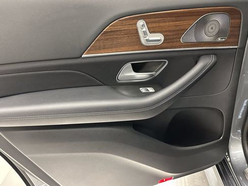 Certified 2025 Mercedes-Benz GLS 450 4MATIC image 25