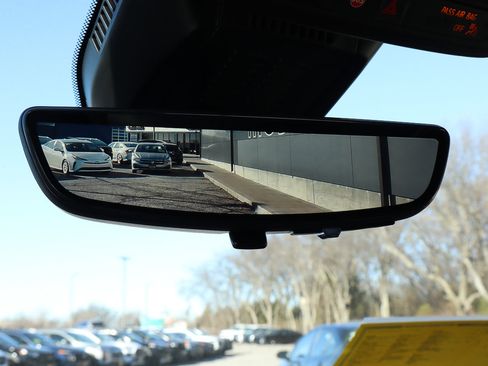 Used 2025 Chevrolet Equinox LT w/ Convenience Package II image 29