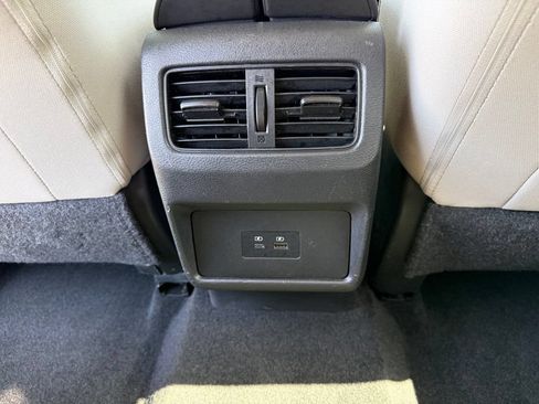Used 2023 Nissan Rogue SV FWD image 13