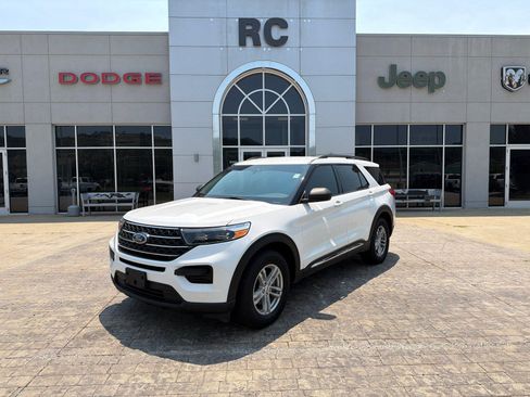 Used 2023 Ford Explorer XLT w/ Class IV Trailer Tow Package AWD/4WD image 4