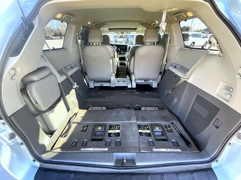 Used 2017 Toyota Sienna XLE image 26