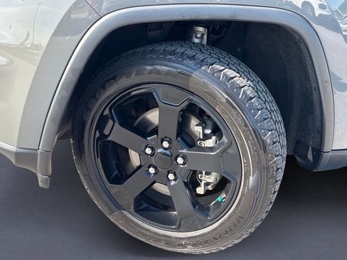 Used 2021 Jeep Grand Cherokee Freedom Edition AWD/4WD image 9