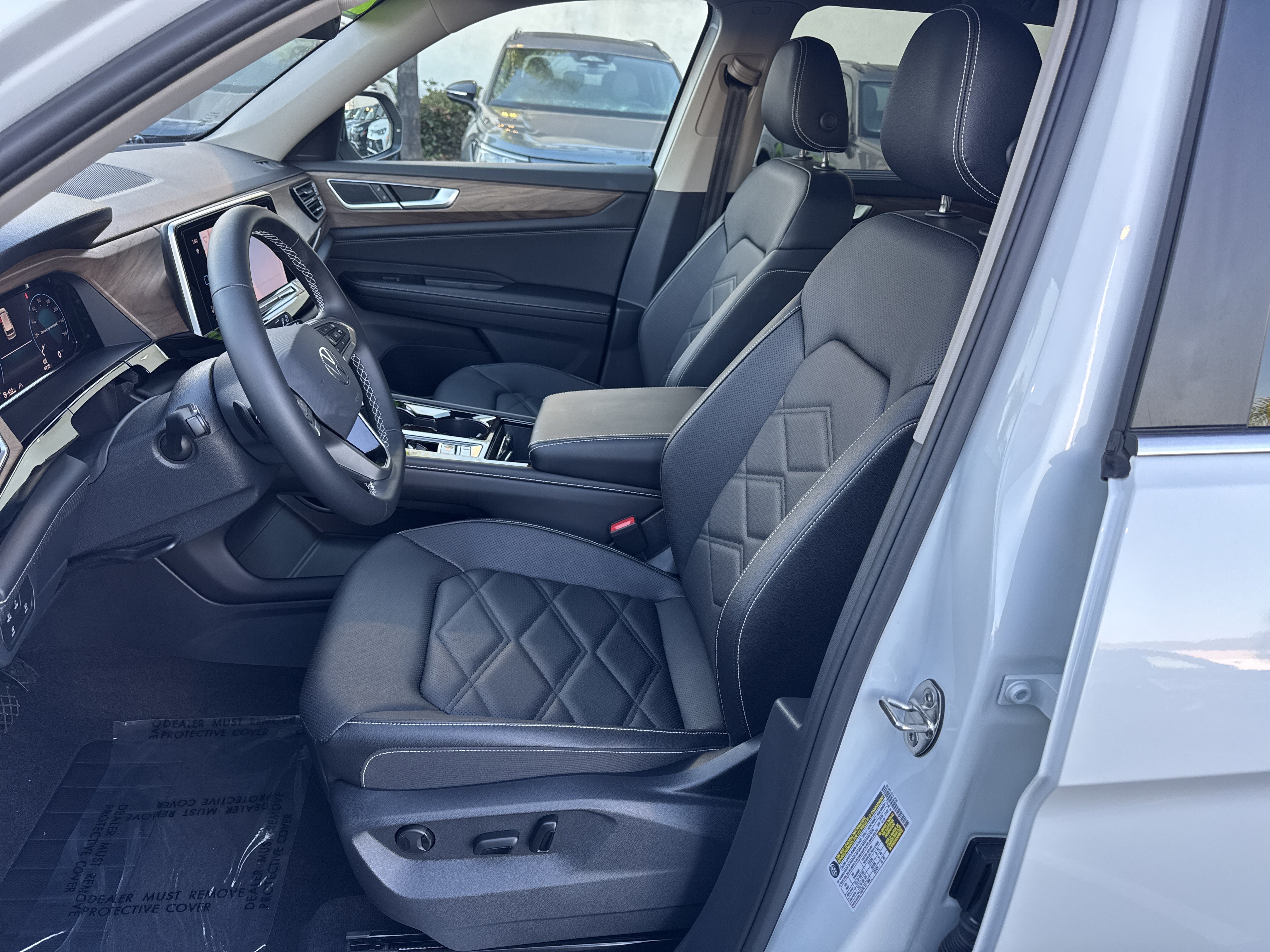 Used 2026 Volkswagen Atlas SE FWD image 15