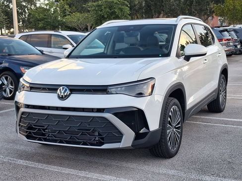 New 2026 Volkswagen Taos SE FWD image 3