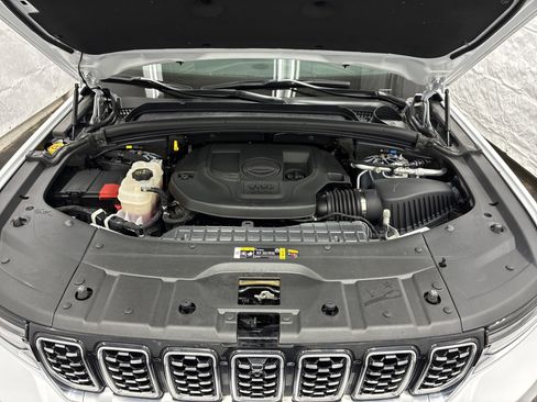 Certified 2024 Jeep Grand Cherokee Summit AWD/4WD image 8