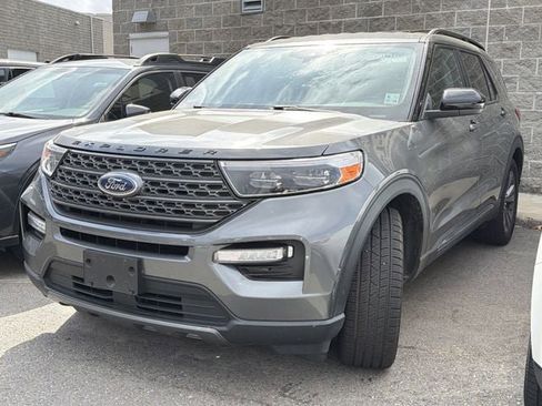 Used 2023 Ford Explorer XLT w/ Equipment Group 202A image 3