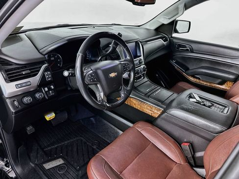 Used 2019 Chevrolet Suburban Premier w/ Premier Plus Edition AWD/4WD image 30