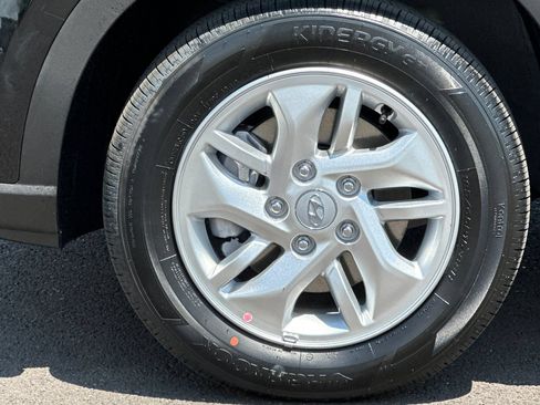 Used 2026 Hyundai Venue SE FWD image 22