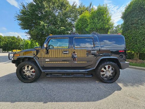 Used 2003 HUMMER H2 w/ Preferred Equipment Group image 2