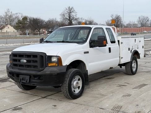 Used 2005 Ford F250 XL image 1
