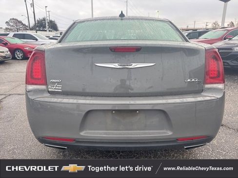 Used 2017 Chrysler 300 S image 6