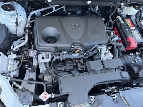 Used 2019 Toyota RAV4 LE FWD image 26