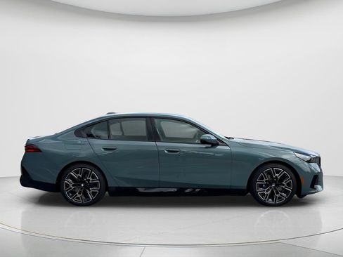 New 2027 BMW i5 eDrive40 w/ M Sport Package RWD image 4