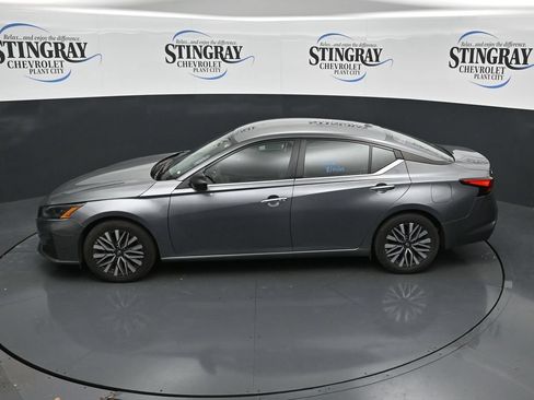 Used 2025 Nissan Altima 2.5 SV FWD image 21