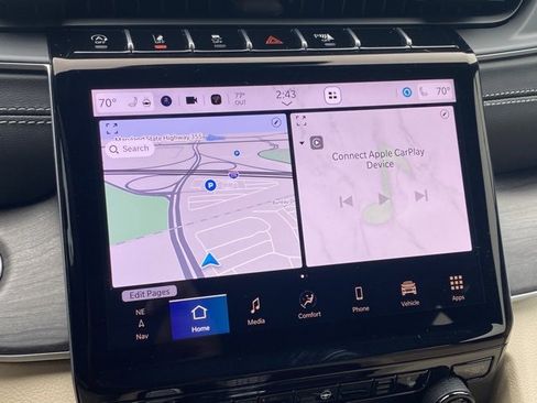 Used 2025 Jeep Grand Cherokee Limited image 3