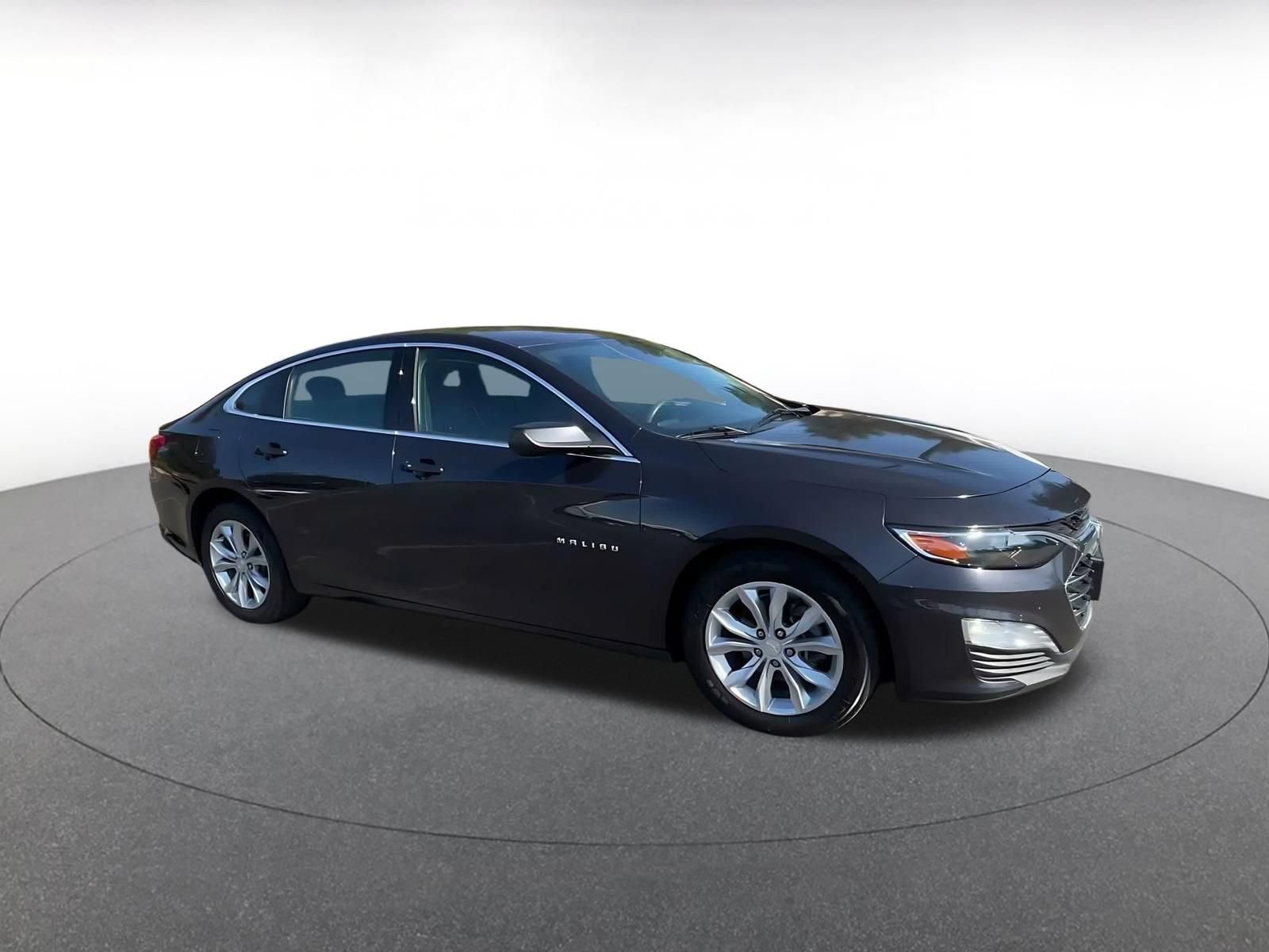 Used 2023 Chevrolet Malibu LT FWD image 2
