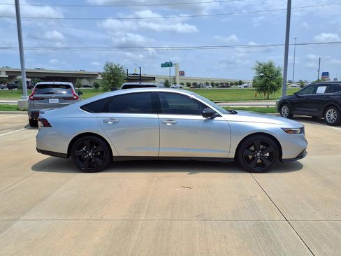 Used 2025 Honda Accord Sport image 8