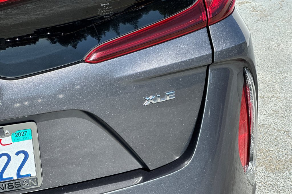Used 2021 Toyota Prius Prime XLE FWD image 27