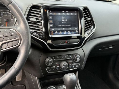 Used 2020 Jeep Cherokee Limited image 22