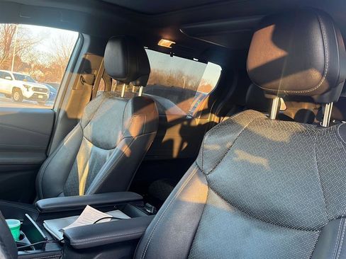 Used 2023 Toyota Sienna XSE image 9