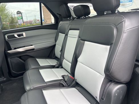 Used 2023 Ford Explorer XLT w/ Equipment Group 202A AWD/4WD image 10