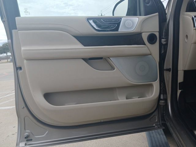 Used 2019 Lincoln Navigator L Reserve w/ Cargo Package AWD/4WD image 21
