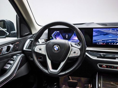 Certified 2024 BMW X7 xDrive40i image 16