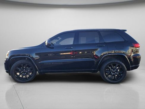 Used 2020 Jeep Grand Cherokee Altitude image 21