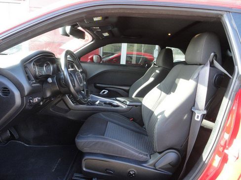 Used 2016 Dodge Challenger SXT image 10
