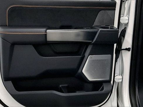 Used 2024 Ford F250 Platinum image 19