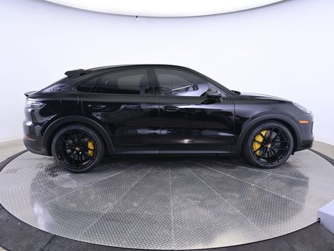 Used 2023 Porsche Cayenne Turbo GT image 8