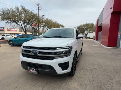 Used 2024 Ford Expedition XLT image 3