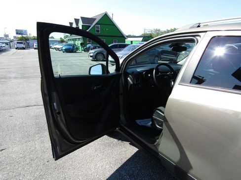 Used 2021 Chevrolet Trax LT image 15