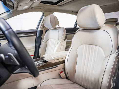 Used 2017 Genesis G90 3.3T Premium image 11