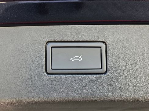 New 2026 Volkswagen Tiguan SE R-Line image 8