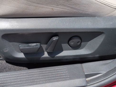 Used 2023 Nissan Rogue SV image 16