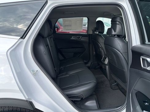 Used 2025 Kia Sportage EX FWD image 19