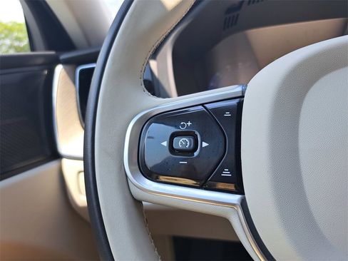 Used 2022 Volvo XC60 B6 Inscription w/ Advanced Package image 19