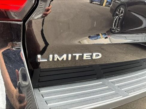 Used 2024 Ford Expedition Limited AWD/4WD image 25