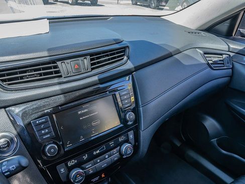 Used 2019 Nissan Rogue SV image 29